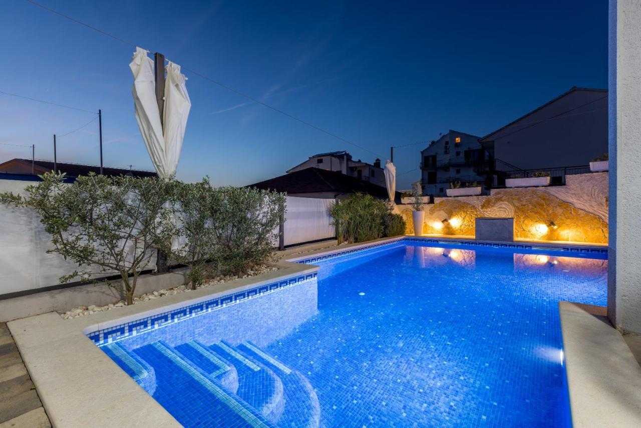 Villa Costa Blu With Pool By The Sea โตรกีร์ ภายนอก รูปภาพ
