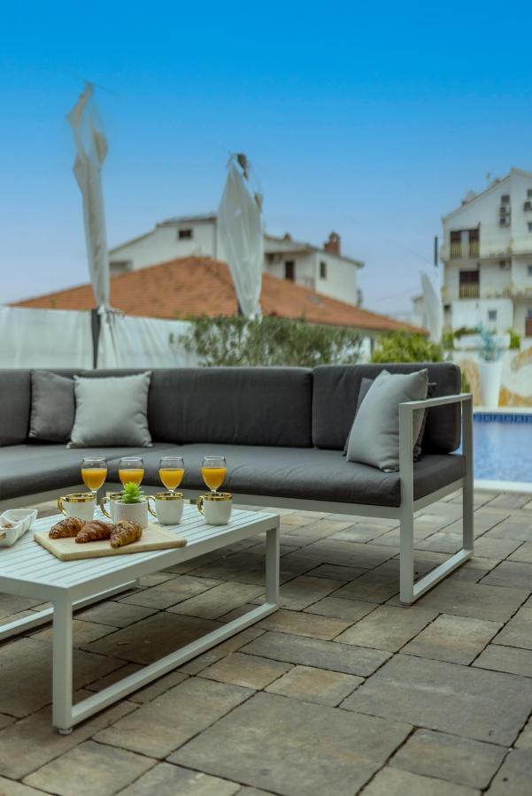 Villa Costa Blu With Pool By The Sea โตรกีร์ ภายนอก รูปภาพ