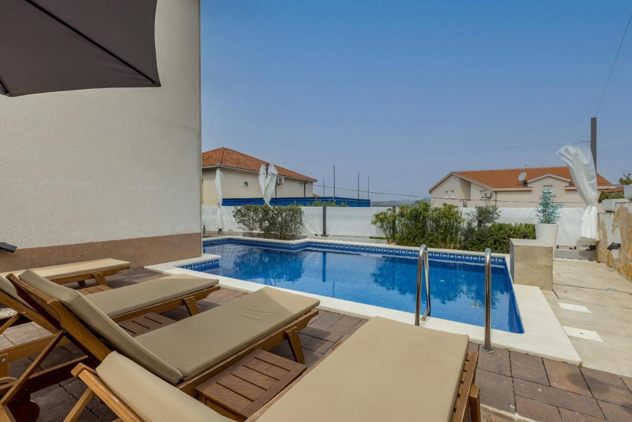 Villa Costa Blu With Pool By The Sea โตรกีร์ ภายนอก รูปภาพ